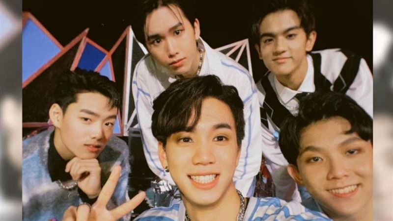 「源少年」自招愛姐姐 同框峮峮被誇帥