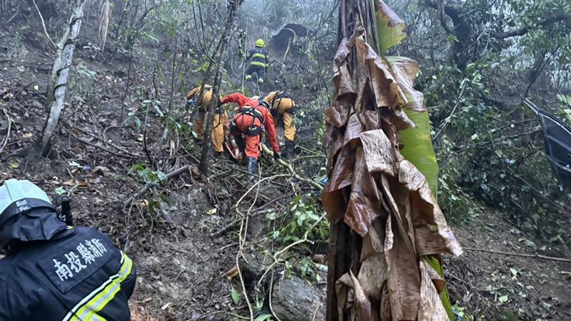 警消獲報出動6車14人到場救援。（圖／翻攝畫面）