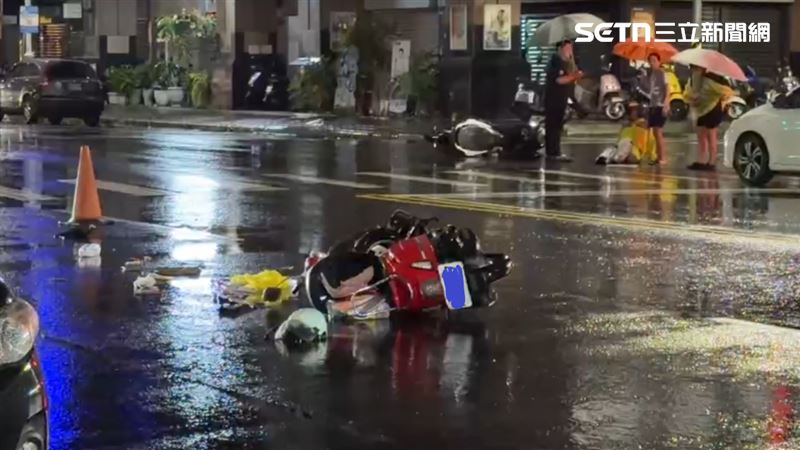 高雄市前鎮區一心路與修文街口今天(8日)凌晨發生離譜車禍。(圖/翻攝畫面)