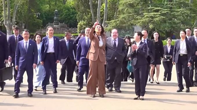鄭麗文赴中山陵謁陵(圖/翻攝畫面)