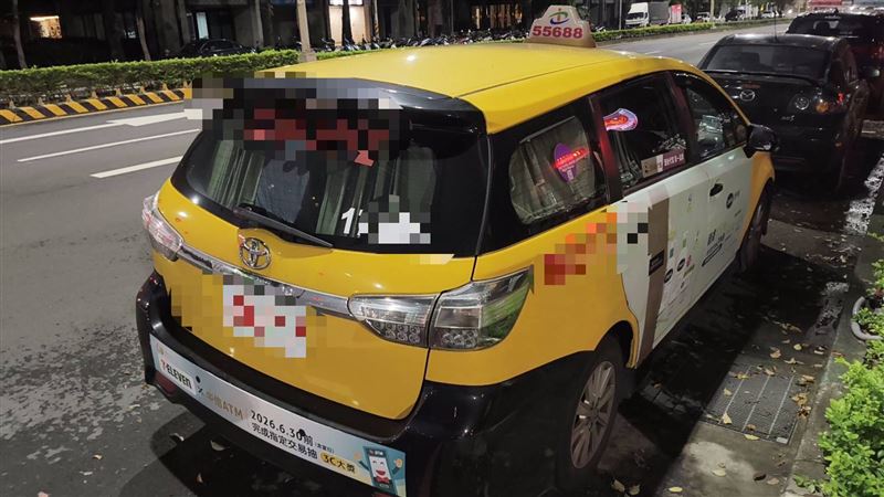 被搶的計程車。(圖/翻攝畫面)