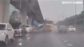 國道一號北上15.4公里發生6車連環事故，造成1死4傷的慘劇。（圖／翻攝畫面）