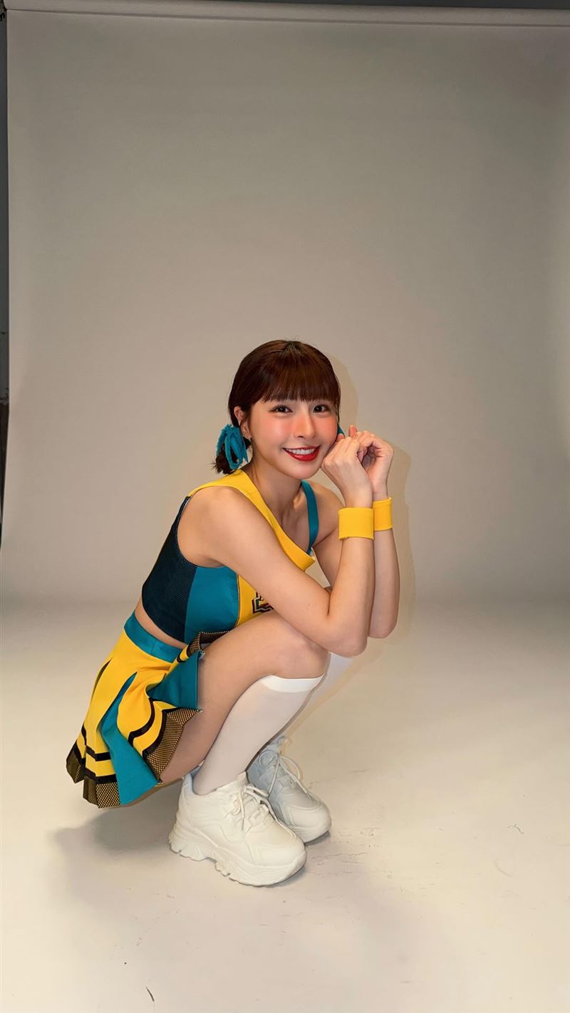 峮峮痛失黃鴻升5年，感情動向備受關切。（圖／翻攝自峮峮IG）