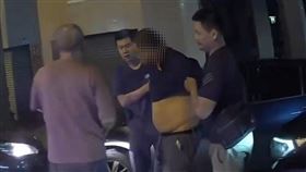 台中，毒販，色情術語，掩護交易，警識破非法暗號，邱姓嫌犯，包夾（圖／翻攝畫面）