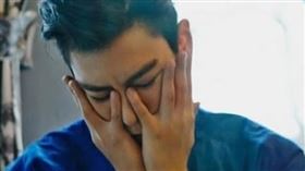 T.O.P新專輯中，多達7首歌遭KBS判「不合格」，而暫時無法播出。（圖／翻攝自IG @ttt）