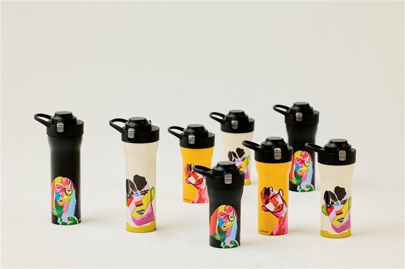 日本虎牌聯名英國藝術家John Booth推出限量全新雙飲結構保溫杯。（圖／品牌業者提供）