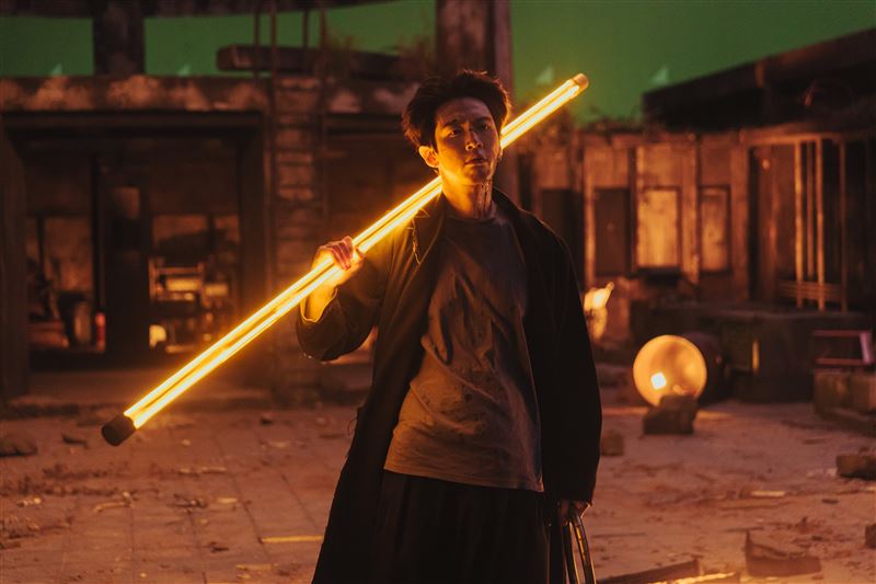 《乩身》48小時空降台灣、香港排行榜冠軍，榮登全球非英語影集排行榜第6名。（圖／Netflix提供）