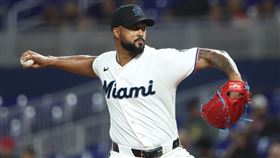 邁阿密馬林魚隊王牌投手阿坎塔拉（Sandy Alcantara）8日主投8.1局僅被敲3安。（圖／美聯社／達志影像）