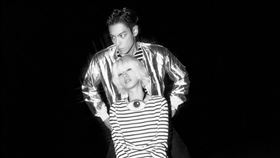 T.O.P的新歌MV找來女星NANA助陣，更直接邀來Netflix影集魷魚遊戲幕後核心團隊聯手打造。（圖／翻攝自IG @ttt）