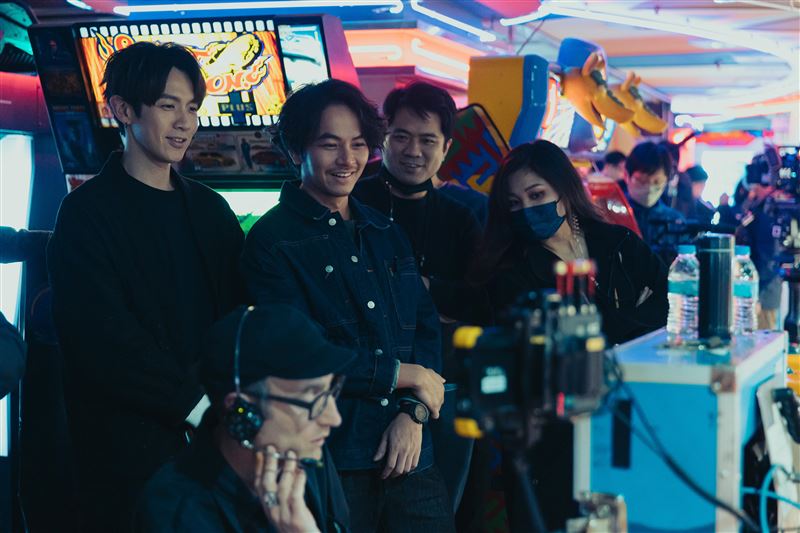 楊銘威在《乩身》中不少搞笑台詞都是即興。（圖／Netflix提供）