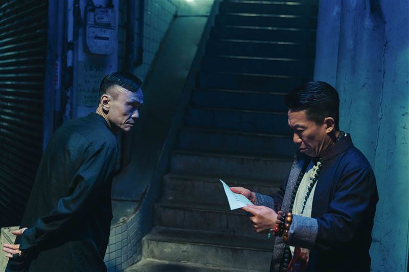 郭子乾（右）證實肌肉全是真的。（圖／Netflix提供）