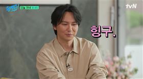 金南佶的「話癆」個性，讓他過去粉絲見面會動輒超過5小時，被笑稱是「粉絲綁架現場」。（圖／翻攝自유 퀴즈 온 더 튜브 YT）