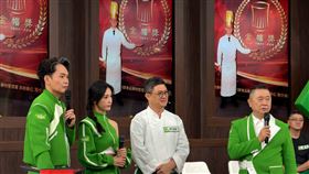 邰智源（右）分享打籃球右腳十字韌帶受傷的經歷。 (圖／麥卡貝網路電視提供)