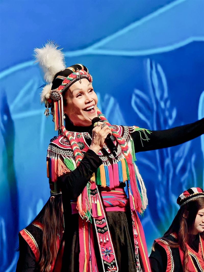 陳艾美受到藝起發光的邀請，一同前往馬來西亞古晉蒙福教會傳福音。（圖／藝起發光、蒙福教會提供）