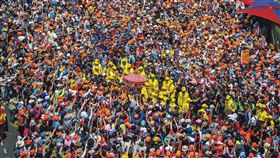 北港媽祖、白沙屯媽祖顯靈了？！助文具店老闆蔡奇璋拍台灣「北港進香」、「朝聖大道」、「北港朝天宮迎媽祖」等作品，奪得11面世界攝影金牌。（圖／蔡奇璋提供） 