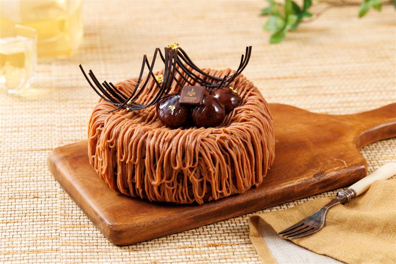 「玄米栗子巴斯克」以北海道奶油乳酪為基底，融合玄米粉淡雅穀香與日本黃金栗子的自然甜潤，口感濃郁滑順溫潤。（圖／飯店旅宿業者提供）