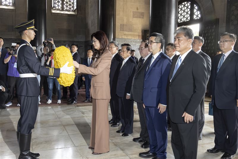 國民黨主席鄭麗文率團謁中山陵(圖/國民黨提供)