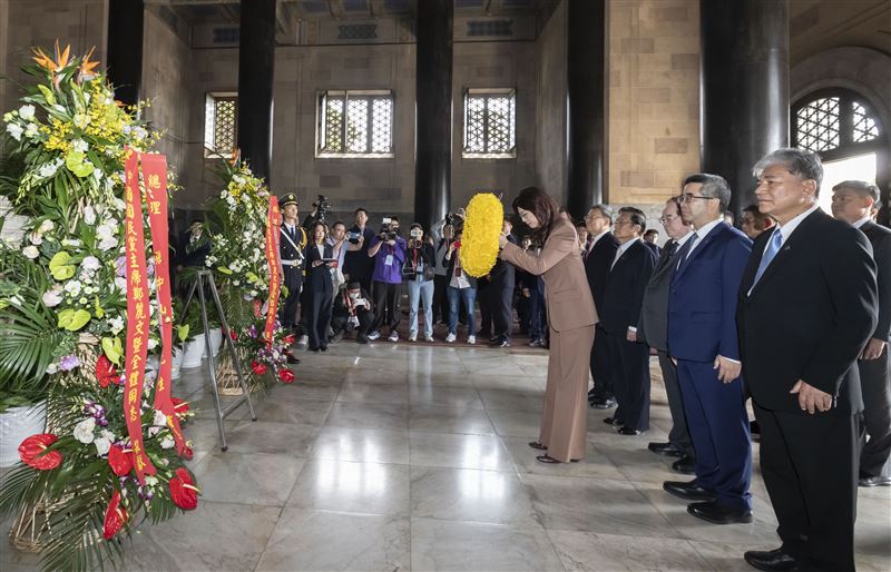 國民黨主席鄭麗文日前赴南京中山陵發表演說，11次提及日本殖民歷史，引發各界關注。（圖／國民黨提供）