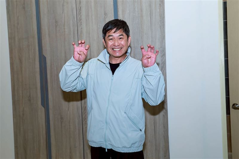 洪都拉斯睽違一個月重返攝影棚，與劇組暖心重逢，氣氛瞬間嗨到最高點。（圖／民視提供）