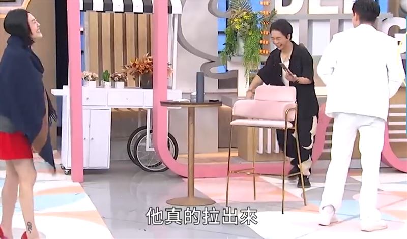 當時朱宇謀在節目中分享健康檢查時聽聞的說法，讓現場瞬間失控，徐熙娣當場驚嚇閃避，一旁來賓派翠克也反應激烈，場面一度尷尬又混亂。（圖／翻攝自小姐不熙娣YT）