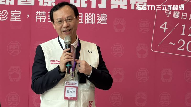 衛福部長石崇良回應,所有採購均依據政府的採購法執行,都是透明公開,絕無不法的情事發生。(圖/記者蔣季容攝影)