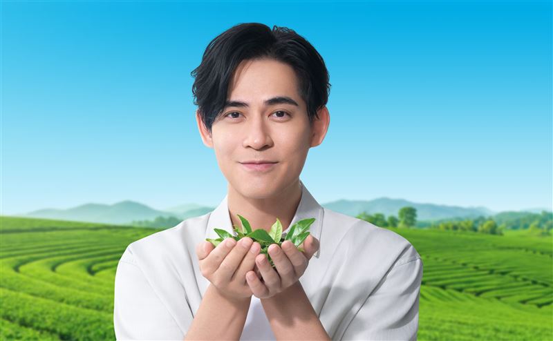 周渝民成為知名茶飲品牌代言人。(圖/御茶園提供)