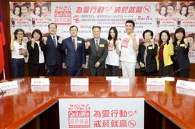 ▲李㼈和「最美星二代」女兒李紫嫣一同現身法務部「2026戒菸就贏」活動記者會。（圖／翻攝畫面）