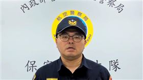 機車闖桃機入境接機處　航警局將開單航空警察局保安警察大隊第一隊第一分隊長黃昱維表示，1名男子3月23日凌晨0時20分許，騎乘普通重型機車至桃園國際機場第一航廈航西路17號會面點暫停，警方後續將依道路交通管理處罰條例規定掣單舉發。中央社記者吳睿騏桃園機場攝　115年4月8日
