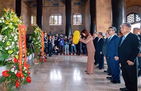 國民黨主席鄭麗文今（8）天赴南京中山陵拜謁孫文。（圖／翻攝自鄭麗文臉書）