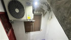 桃園有位網友近日PO文，指控公寓住戶把冷氣室外機直接裝設在樓梯間。(圖／臉書社團《爆料公社二社》）