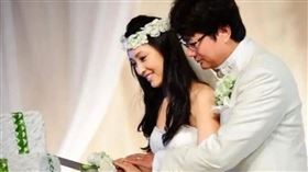 2010年，兩人舉行盛大婚禮，周成海對白靜極盡寵愛。（圖／翻攝自百度百科）
