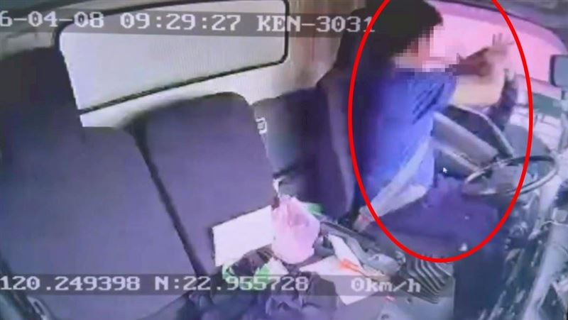 騎士國道「逆向」還扁駕駛　車內畫面流出