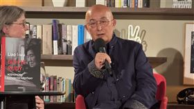 中國異議作家廖亦武　揭露中共人權侵害長期流亡海外的中國異議作家廖亦武，近期來布拉格發表其著作「上帝是紅色的」捷文版。廖亦武流亡海外15年，持續透過書寫、演講與訪談揭露中共的人權侵害。中央社記者劉郁葶布拉格攝　115年4月8日