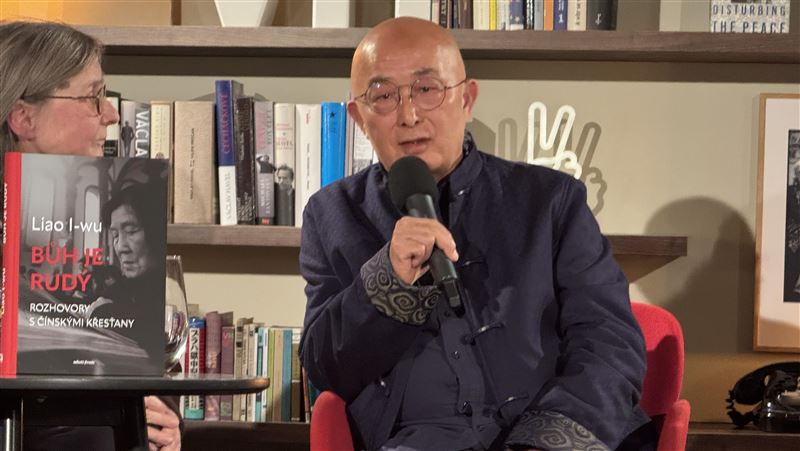 作家晤捷參議長 遞中在押政治犯名單