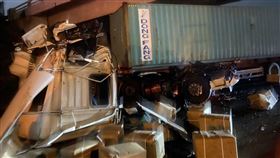 國道1號南向岡山路段8日晚間發生一起重大死亡車禍。（圖／翻攝畫面）