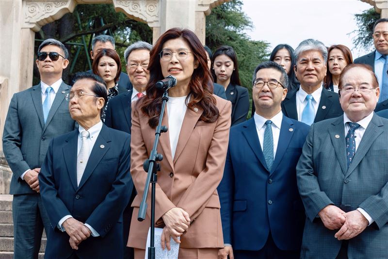 國民黨主席鄭麗文8日赴南京中山陵拜謁孫文並發表公開談話。（圖／翻攝自鄭麗文臉書）