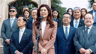 他：手撕鬼子比不上鄭麗文哭墳的抗日神劇