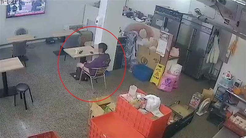 噁男豆漿店脫褲擼槍　影片曝光遭網友炎上