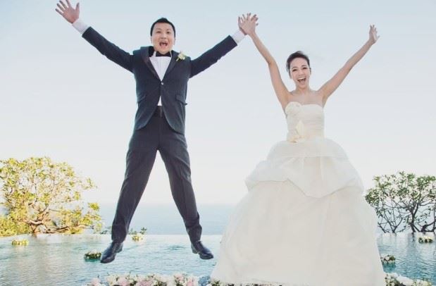 侯佩岑自2011年與黃伯俊於峇里島完婚，至今婚姻已邁入第15年。（圖／翻攝自侯佩岑IG）