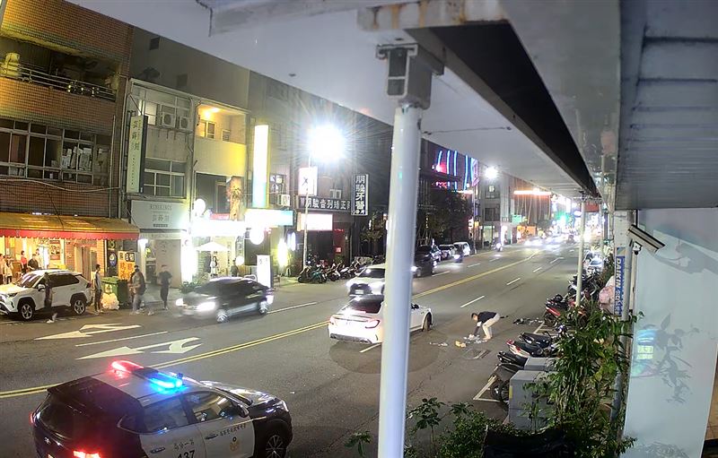 警方初步調查為車手收付贓款給收水手時，雙方金額兜不攏爆發爭執。(圖／翻攝畫面)