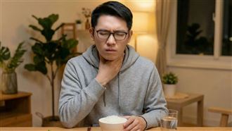 頻繁「噎到」別輕忽！恐是食道癌隱形前兆