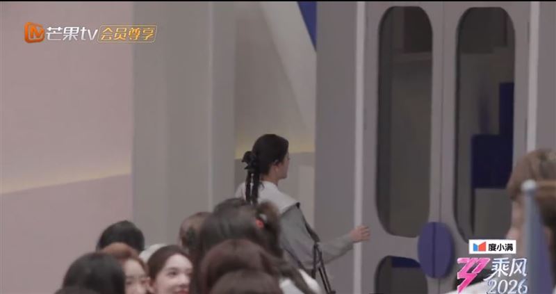 江語晨錄製《浪姐7》時突然離開錄影現場，疑似官司纏身再度引發外界討論。（圖／翻攝自微博）