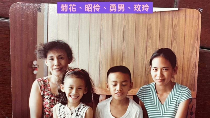 高菊花（左）與兒女們的合照。（圖／野火樂集提供）