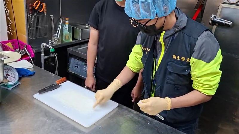 新北市連鎖便當店「清六食堂」驚爆食物中毒。（圖／新北市衛生局提供）