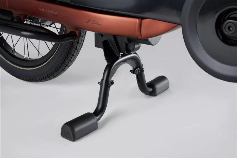 騎士只要按下按鍵就能快速支撐車身，不再需要費力撐車。（圖／翻攝Tarran Bikes網站）