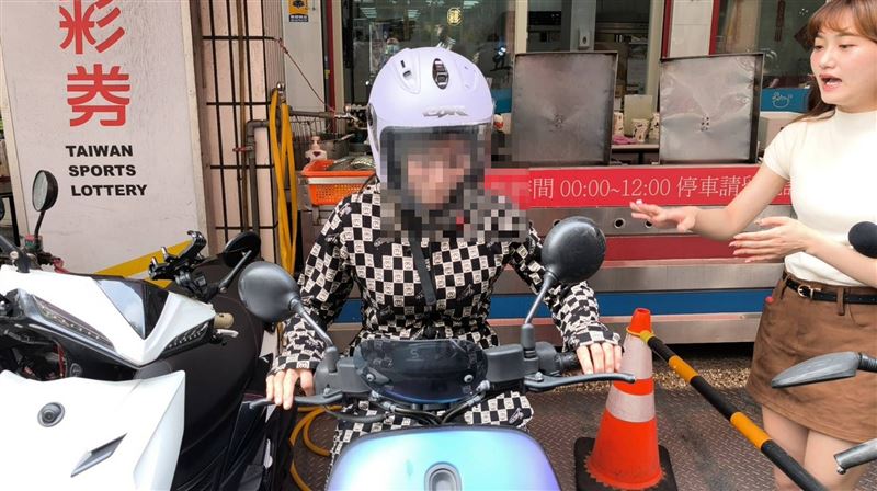 老闆娘準備前往派出所報案。(圖/記者莊淇鈞攝影)