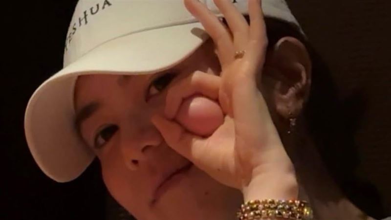 鄧紫棋開唱前發萌照!手貼臉比OK擠出肉球