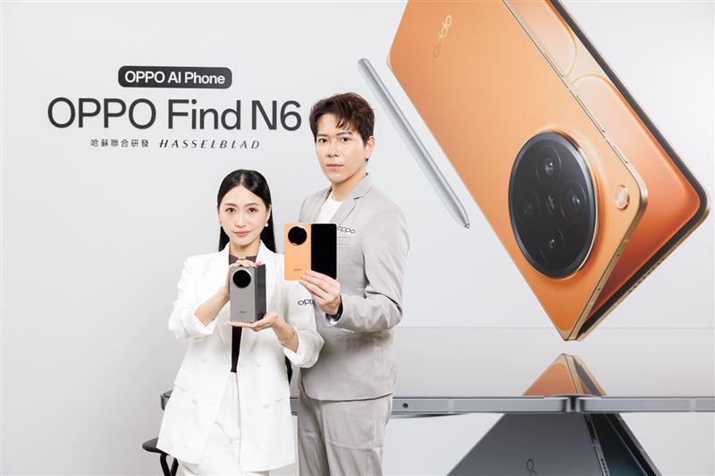 OPPO Find N6以業界首創「無感摺痕」技術挑戰平整度極限，打造出目前全球最平整的摺疊手機，並提供「旭日暖橘」與「無界鈦」兩款精品配色