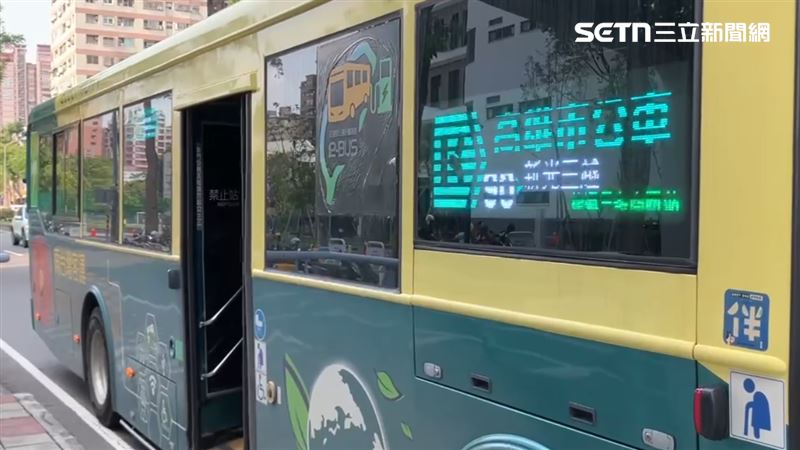 貼文曝光後,司機解釋,自己已經開了18小時未休息,多數乘客「不把司機當人看」,他實在很難隱藏情緒。(圖/翻攝畫面)