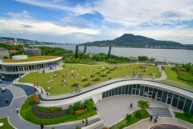 期間限定「橋見金鬱金香住房專案」,邀旅客入住河景客房,感受淡。(圖/飯店旅宿業者提供)